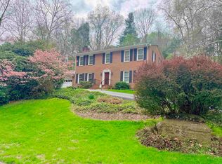 28 Round Hill Dr, Radford, VA 24141