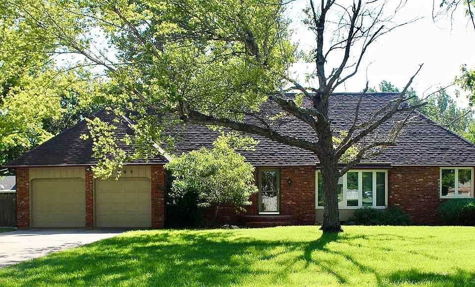 1st image of 2702 Pama Lou Ave