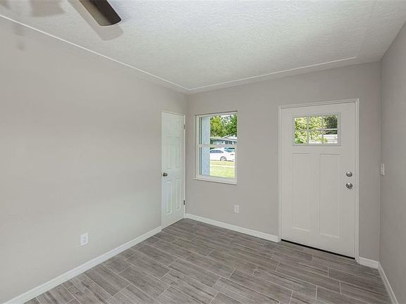 4th image of 1107 25th Ave W