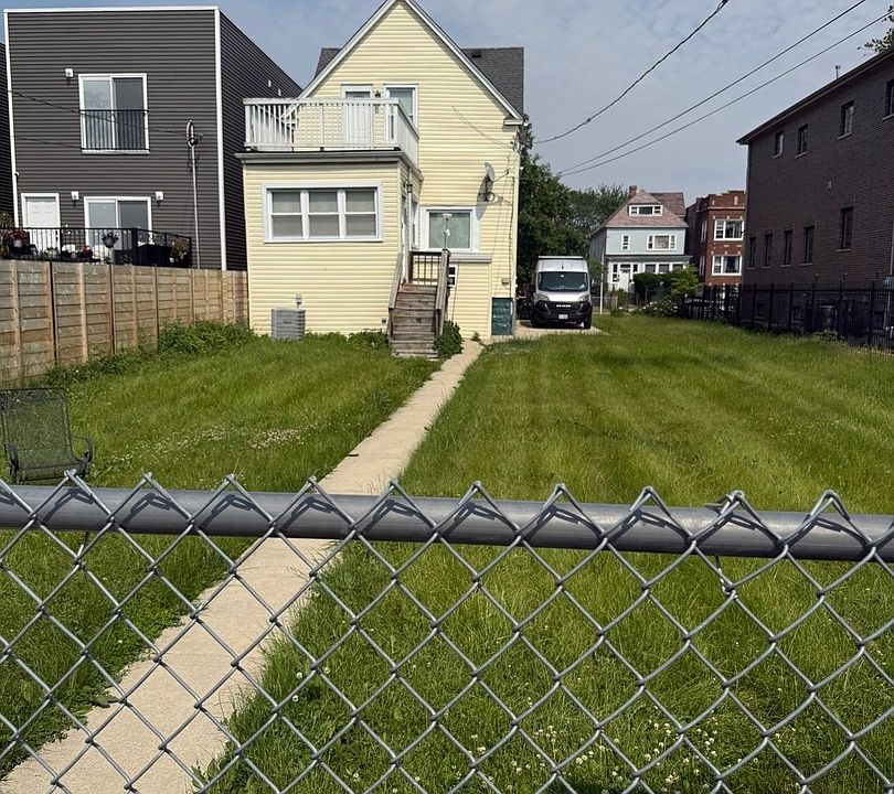 2nd image of 112 S Waller Ave