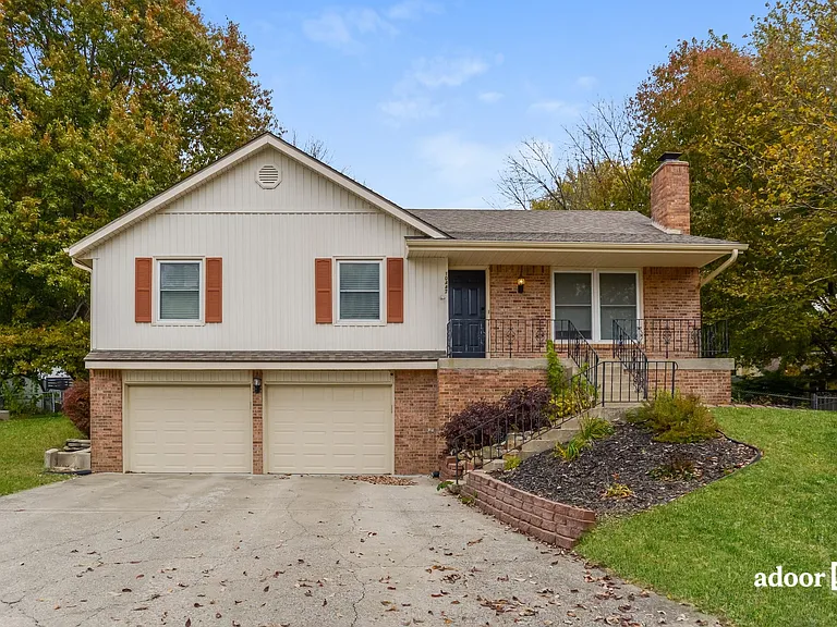 10447 N Cherry Dr — Photo 1
