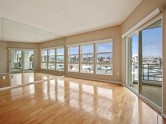 3rd image of 2600 Newport Blvd APT 214