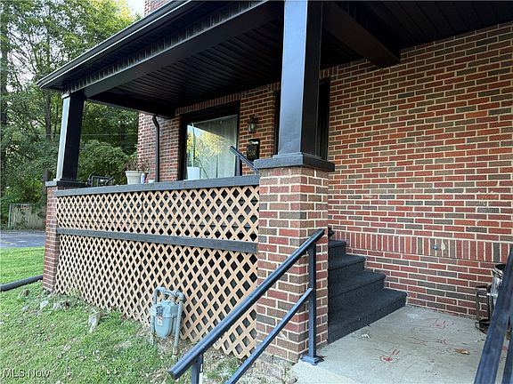 4th image of 1580 Florencedale Ave