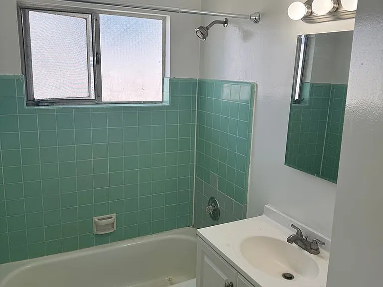 c3111 — Photo 8