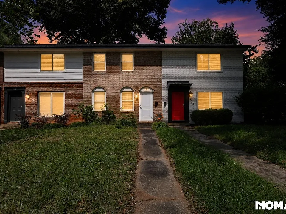 876 College Ave