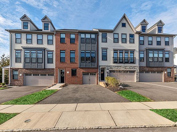 2nd image of 32 Goldfinch Dr
