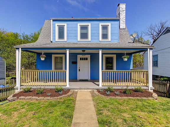 3rd image of 1037 NE Ashwood Pl