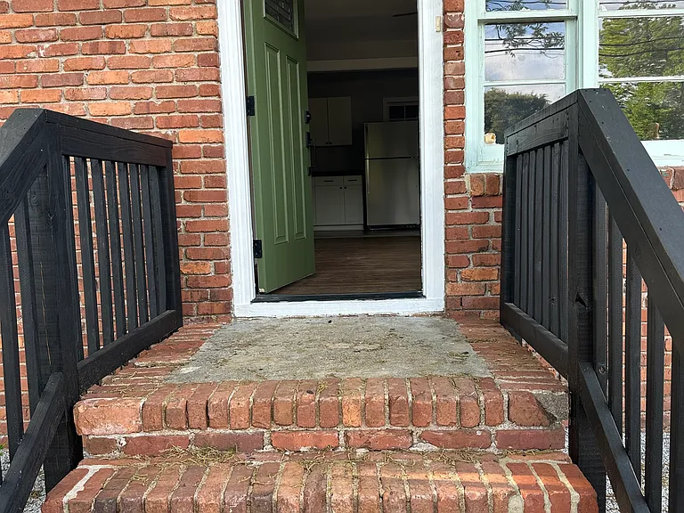 24 Cherokee St — Photo 4