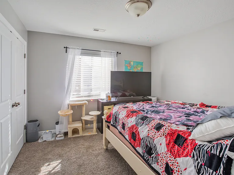 2869 W Chestnut St — Photo 18