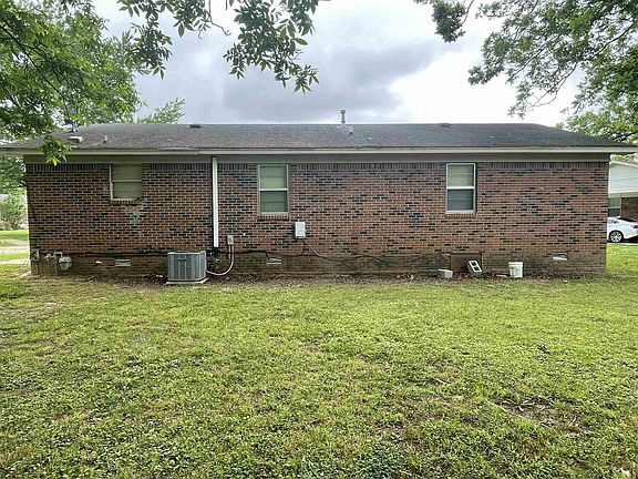 3rd image of 465 Fleming Dr