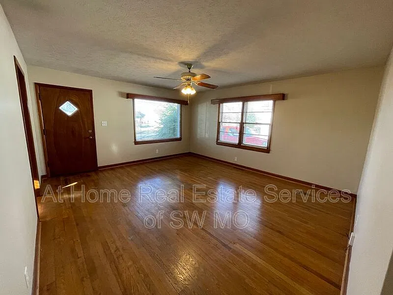 3 bed, 1.0 bath, 1498 sqft, $1,280 — Photo 4