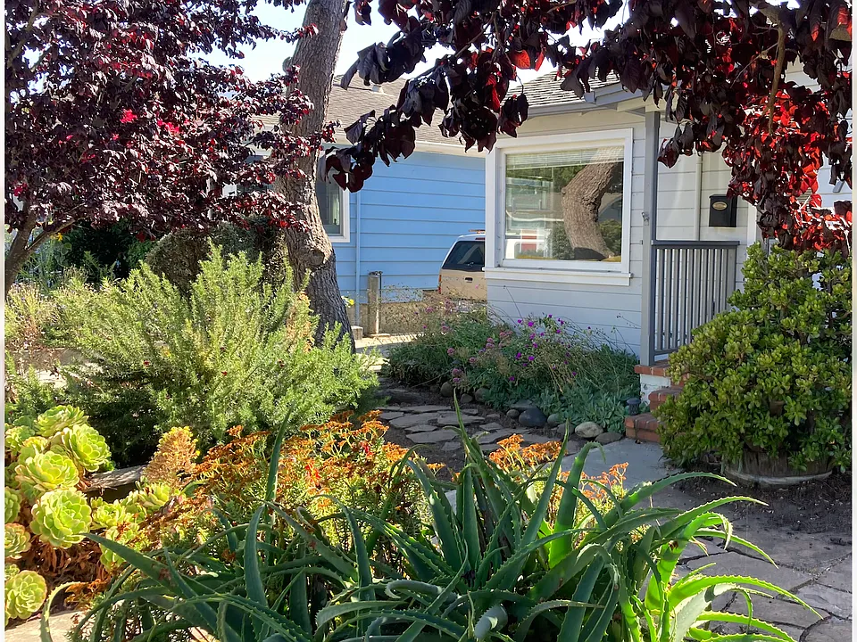 715 Gilroy Dr