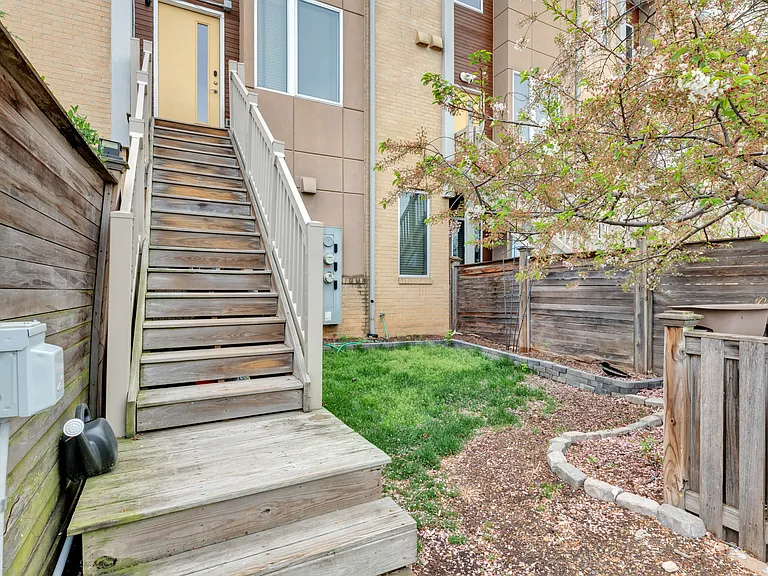 409 17th St NE #A — Photo 27