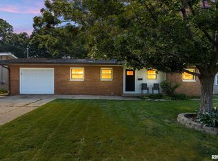 6 Foster Ct, Bartonville, IL 61607