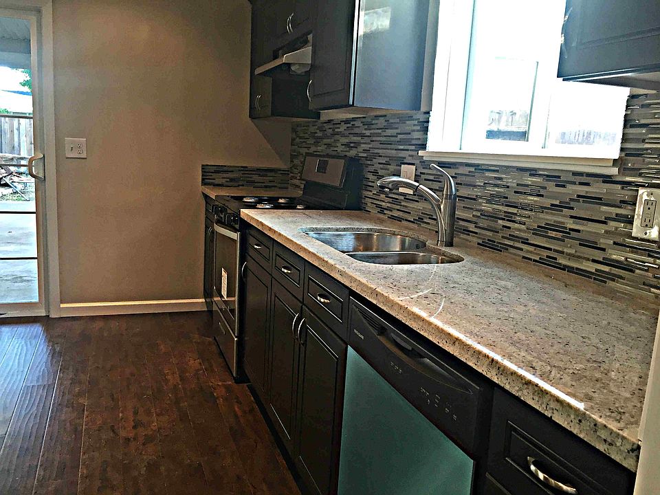 1st image of 1864 La Jolla Dr