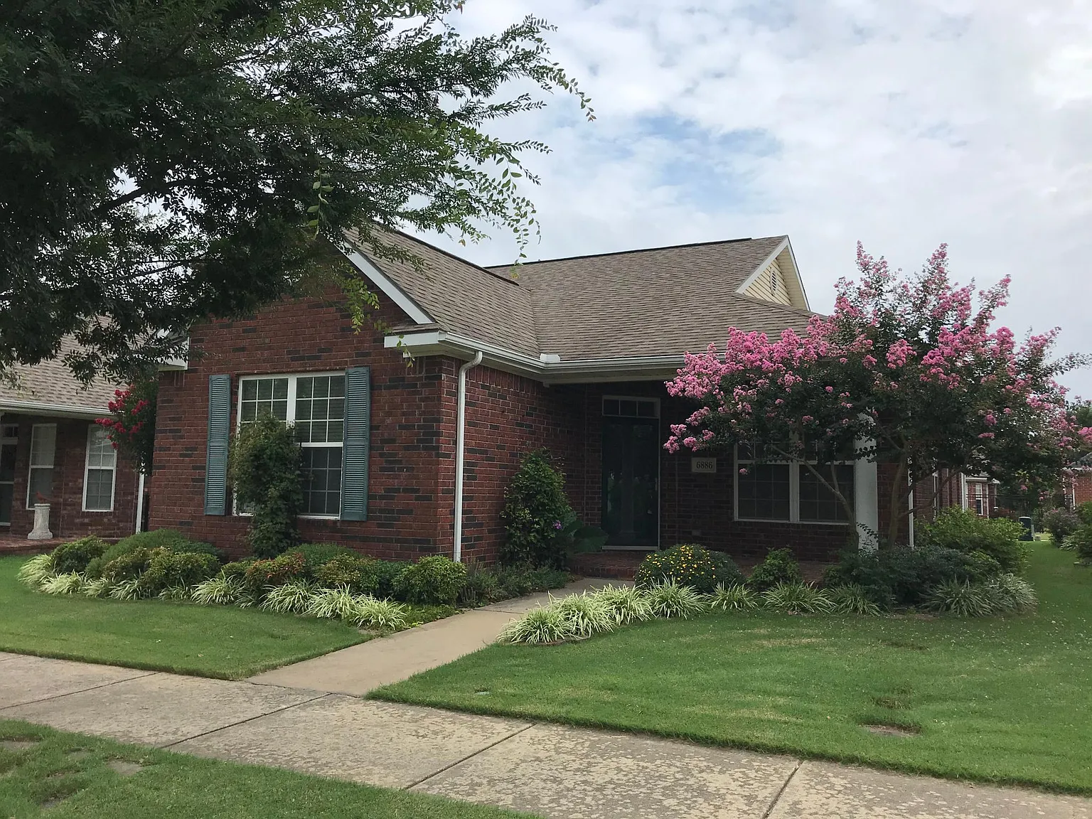 3 bed, 1894 sqft, $2,195 — Photo 1