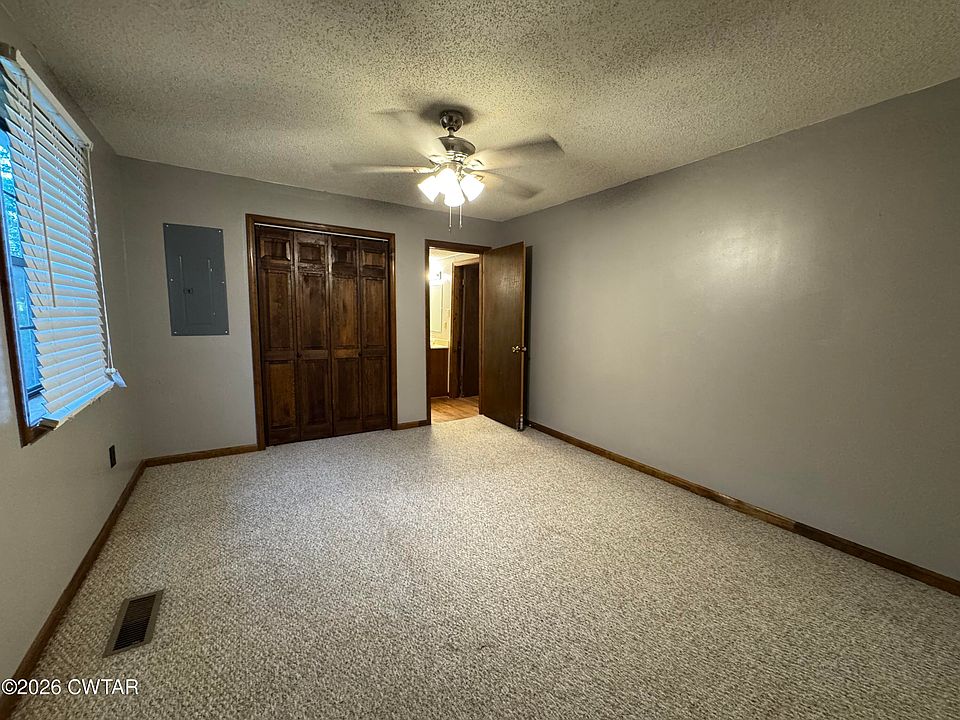 10th image of 624 Lake St