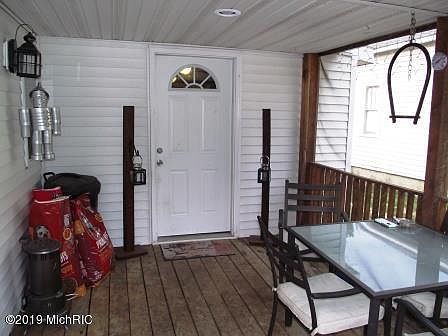 4th image of 2422 E Michigan St