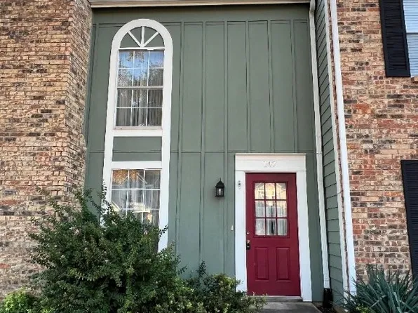 147 Winchester Dr, Euless, TX 76039