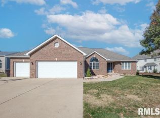 1500 Hardt Ct, Pekin, IL