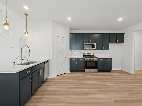 2nd image of 32407 Sunbeam Dr