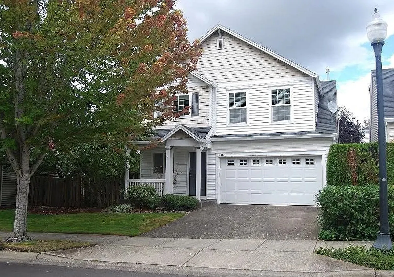 Spacious 3 Bedroom Home with Granite Kitchen, Fireplace & Attached Garage — Photo 1
