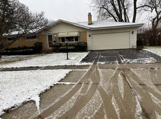 255 W Daniels Rd, Palatine, IL 60067