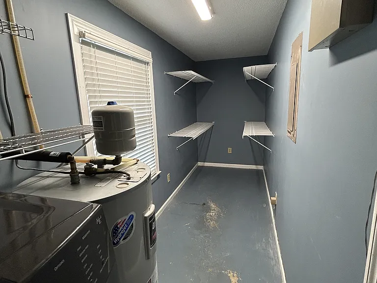 1008 Charlene St — Photo 32