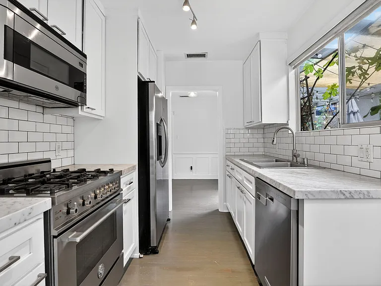 408 Kendall Ave — Photo 11