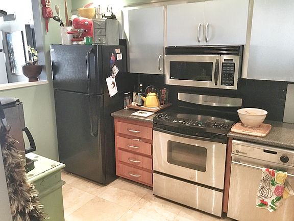 3rd image of 1212 SE 2nd Ct APT 402