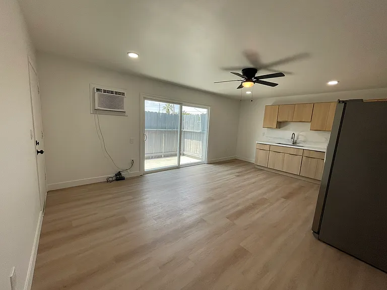 2227 E Joana Dr #D — Photo 5