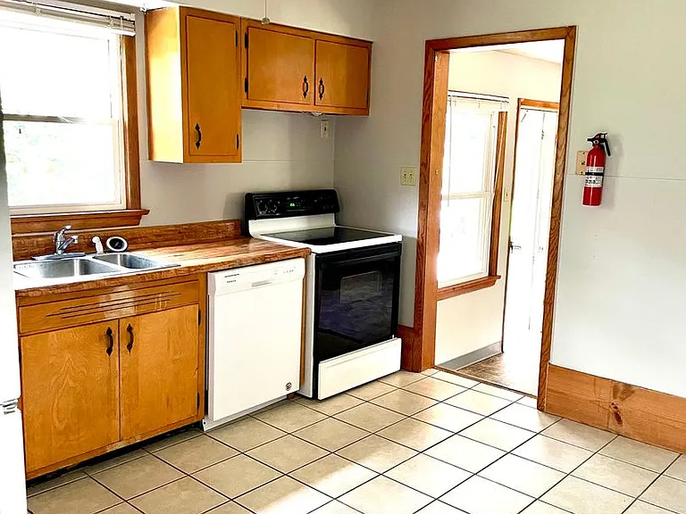 2202 N Fritz Dr — Photo 8