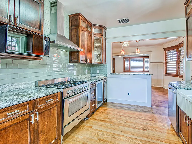 2909 Copper Ave — Photo 3