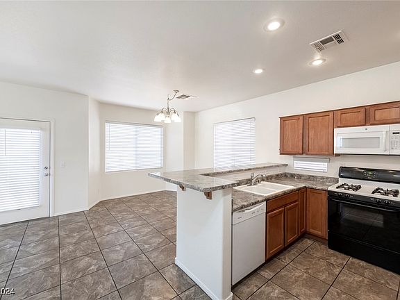 4th image of 10914 Avenzano St