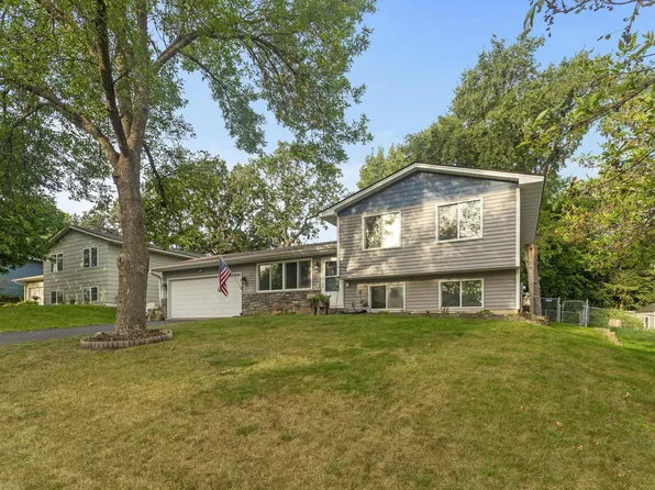 9588 Yorkshire Ln, Eden Prairie, MN 55347
