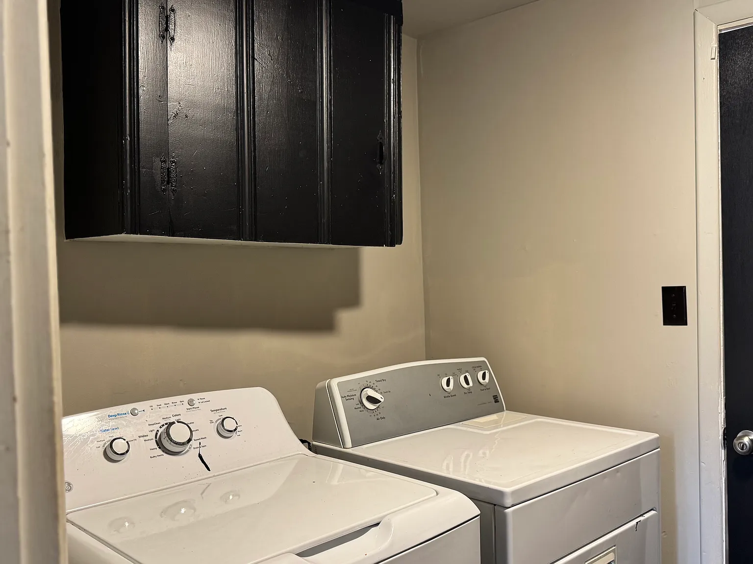 Unit A - Shared Bathroom — Photo 2