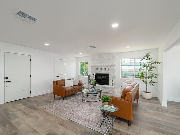 3rd image of 12114 Griffin Way