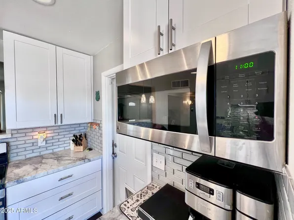 3328 W CHARTER OAK Road, Phoenix, AZ 85029