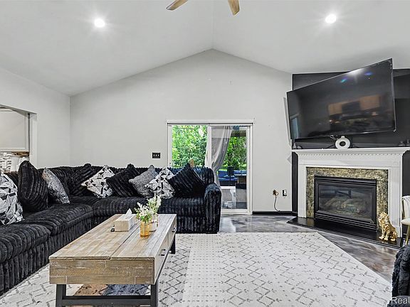 5th image of 32144 Warren Rd
