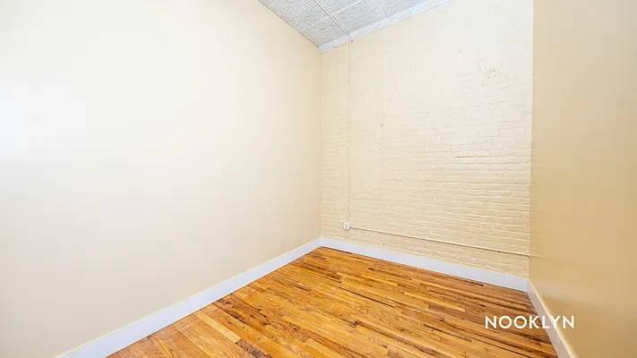 Rented by Nooklyn NYC LLC | media 43