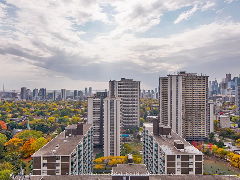 585 Bloor St E #2321 — Photo 25