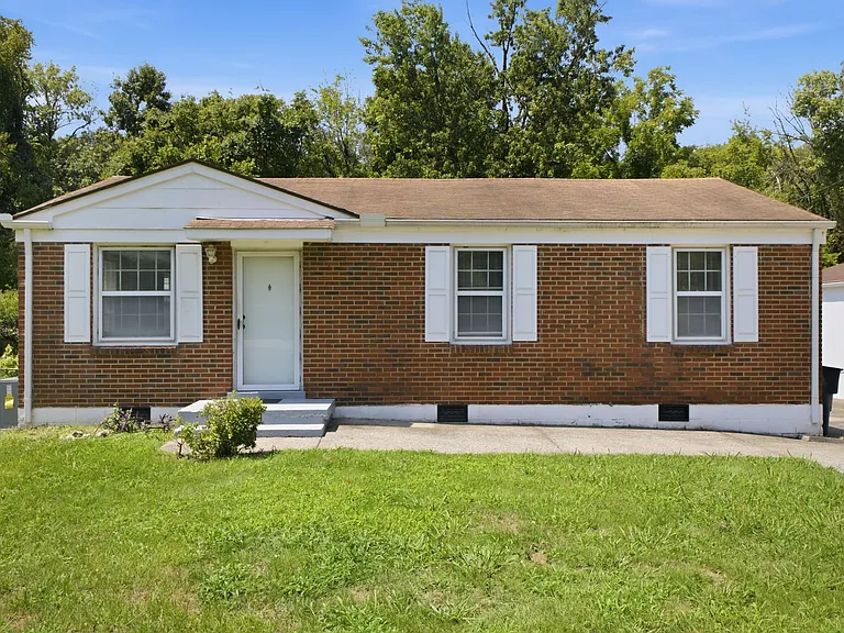 713 Elissa Dr — Photo 1