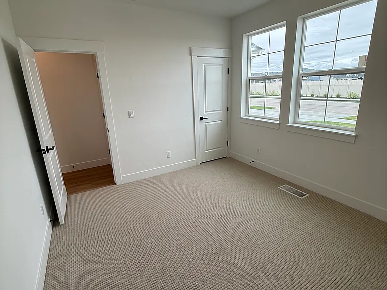 1481 N Burnam Ave — Photo 25