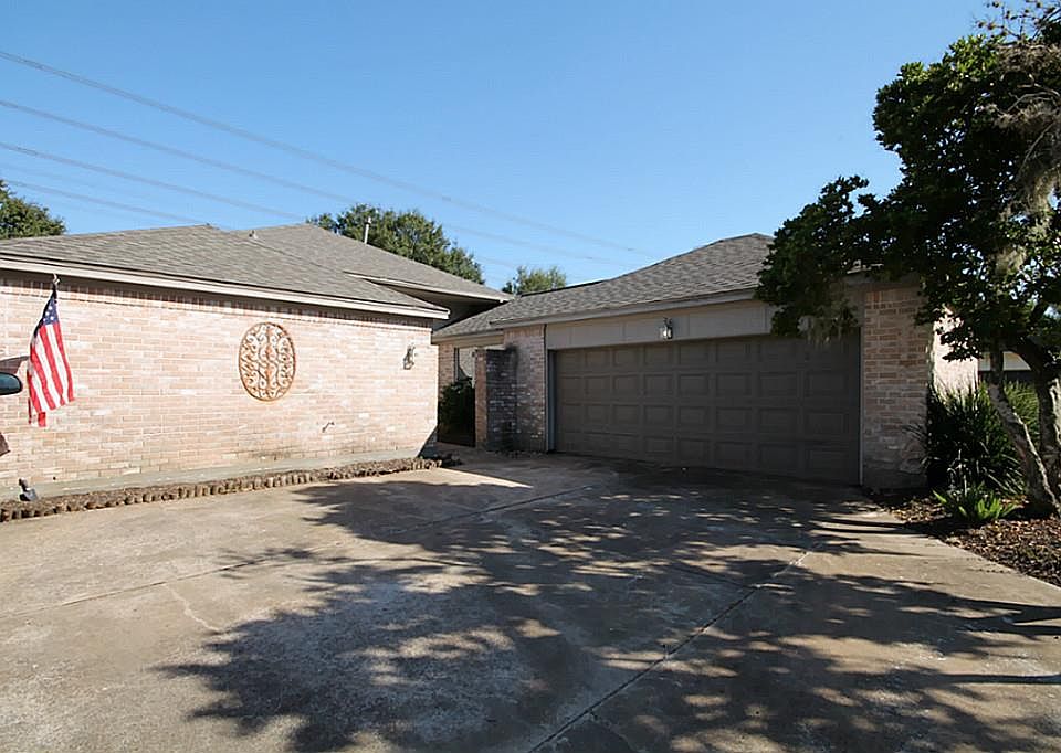 1st image of 34 Wellington Dr