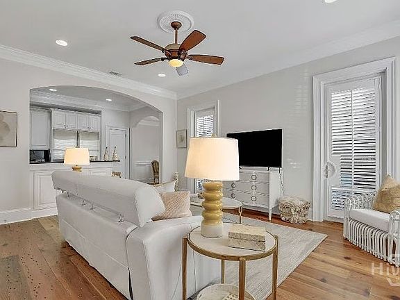 3rd image of 404 E McDonough Street