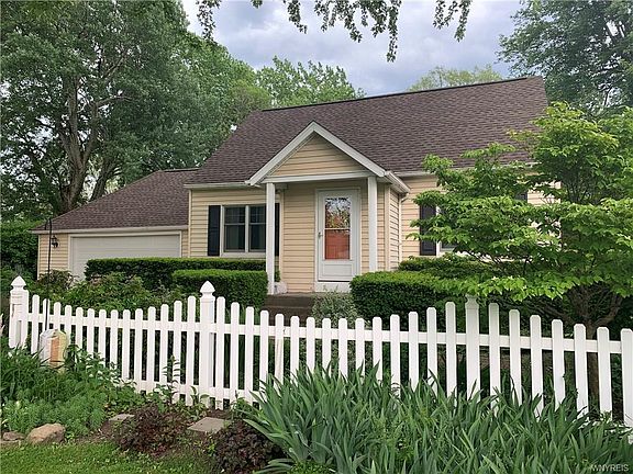 3rd image of 4022 Crescent Dr