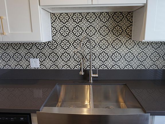 3rd image of 11441 Oxnard St APT 28