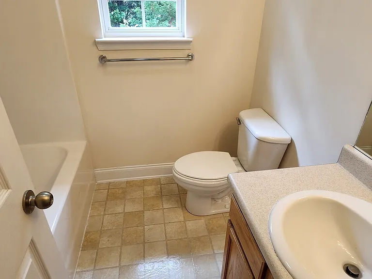 Hemingway Apartments — Photo 3