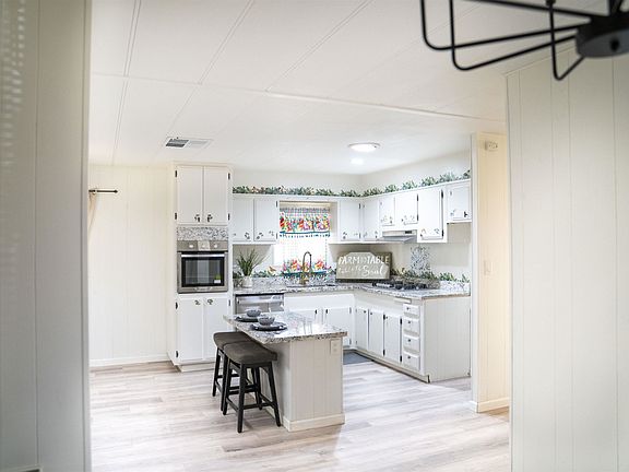 3rd image of 2364 W Del Oro Ln
