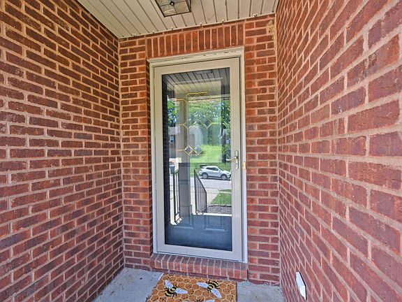 3rd image of 2115 Canyon Ct